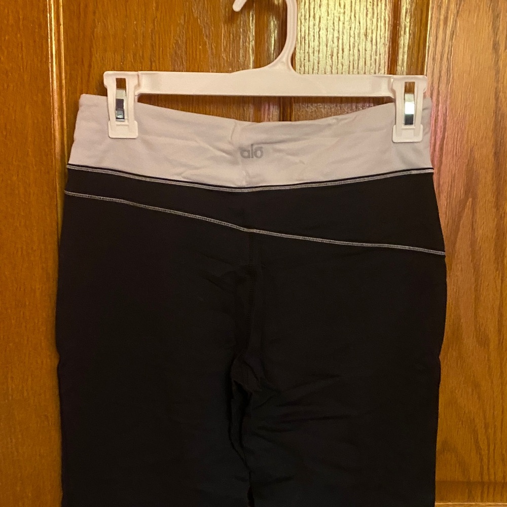 ALO Yoga Black and Gray Flare Pants - Picture 3 of 4